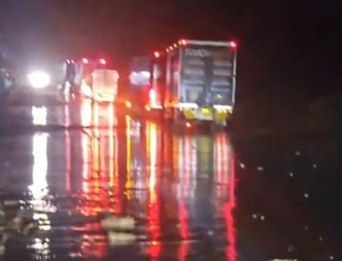 Huaico de grandes proporciones bloqueó el tránsito en el km 637 de la carretera Panamericana Sur, en el distrito de Chala, región Arequipa.