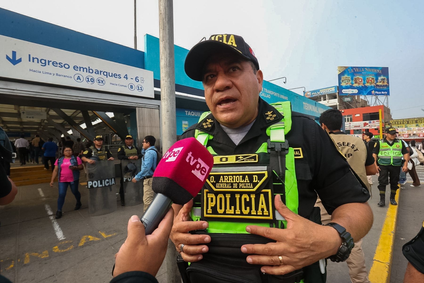 El general de la Policía Oscar Arriola realizó una inspección en el óvalo Naranjal de como se va desarrollando el servicio al público en el marco del paro de transportistas.

Foto: Andina / Juan Carlos Guzmán Negrini