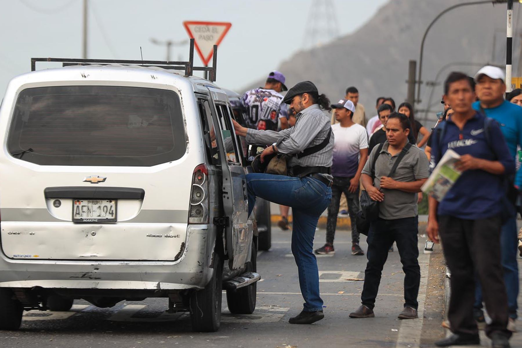 Poca afluencia de pasajeros en el paradero Puente Nuevo durante el paro de transportistas de este 14 de enero de 2026.
Foto: ANDINA/ Ricardo Cuba.