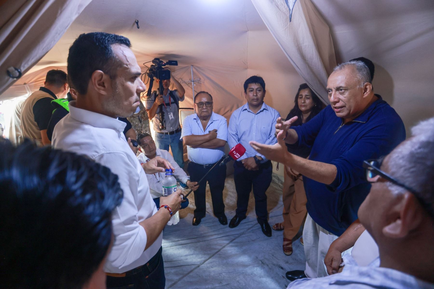 El presidente de la república, José Jerí, se reúne con integrantes del gremio de transportistas, en la zona de Acho, en el distrito del Rímac. Foto: ANDINA/Prensa Presidencia