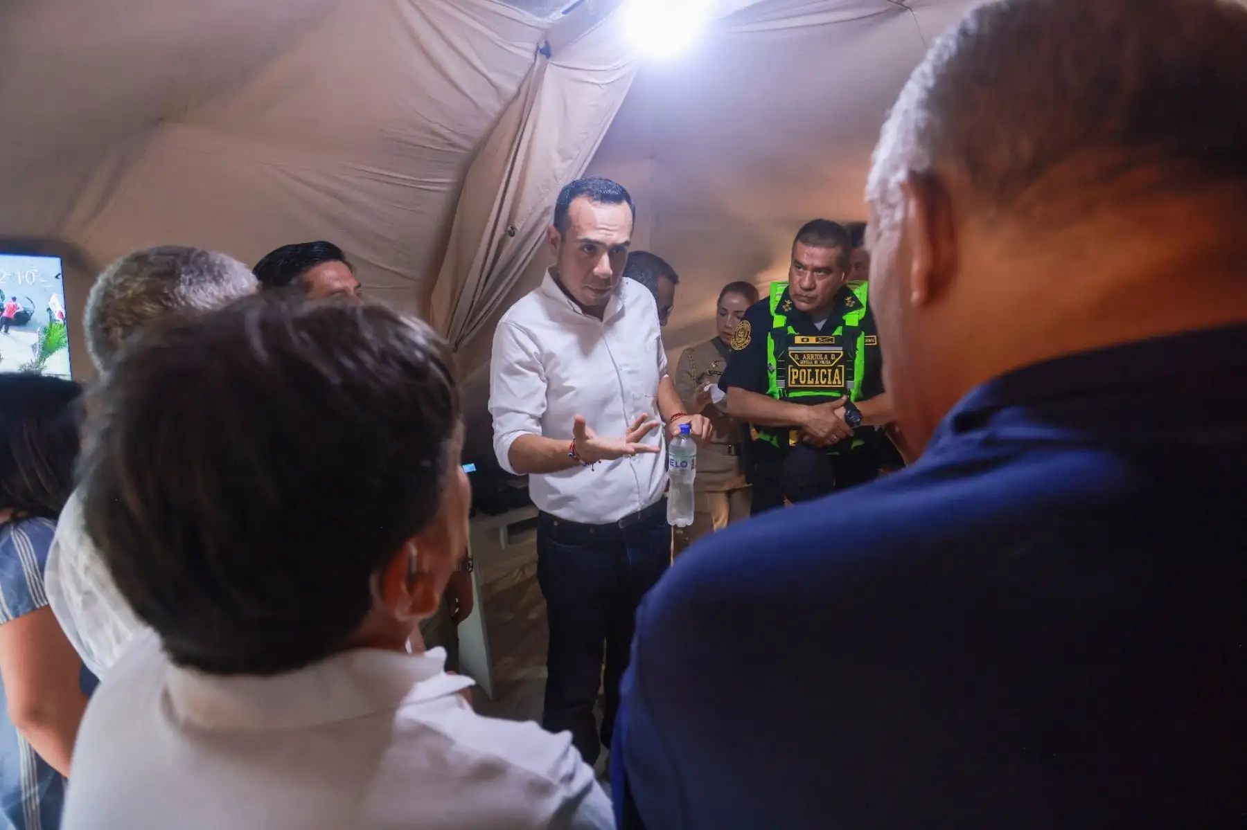 El presidente de la república, José Jerí, se reúne con integrantes del gremio de transportistas, en la zona de Acho, en el distrito del Rímac. Foto: ANDINA/Prensa Presidencia