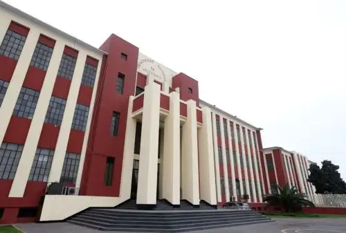 Las clases se desarrollarán en modalidad 100 % virtual, a través de las plataformas Zoom y YouTube.