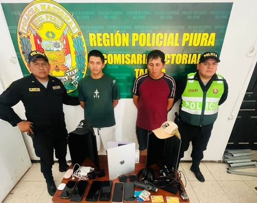 Agentes de la Comisaría de Talara, capturaron a dos presuntos integrantes de una banda que asaltaba a turistas en playas de la provincia de Talara, región Piura. ANDINA/Difusión