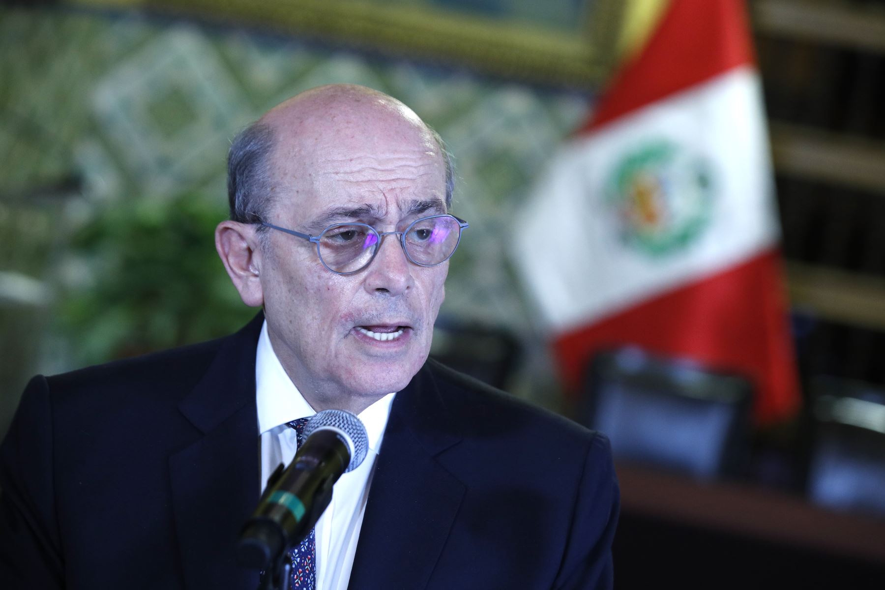 El canciller Hugo de Zela encabezó la firma del acuerdo de privilegios e inmunidades con representantes de la OEA, paso necesario para garantizar la llegada y operación de los observadores en el país. 
Foto: ANDINA/Eddy Ramos