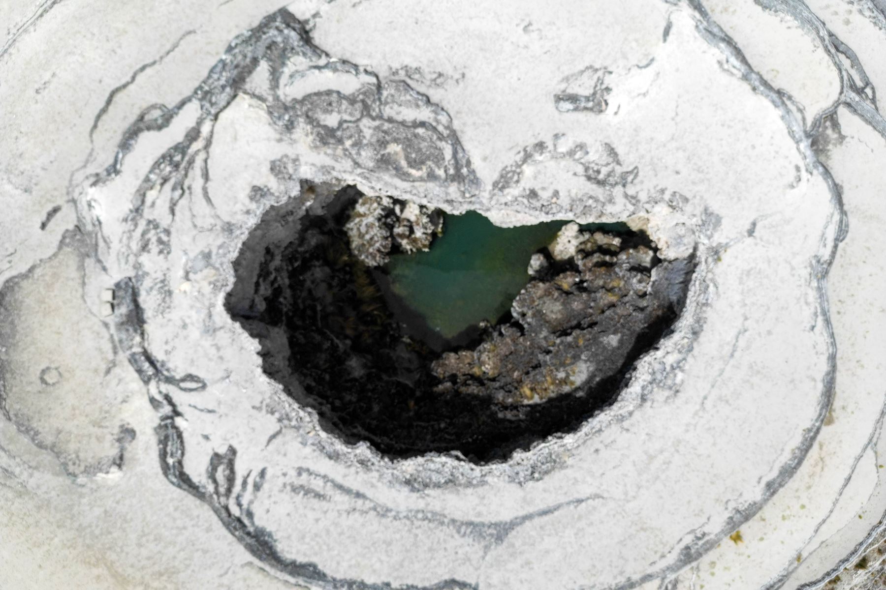 Decenas de turistas llegan hasta sus faldas para contemplar el paisaje de piedra caliza que lo rodea, un entorno natural de gran belleza en plena cordillera andina. Foto: ANDINA/Genry Bautist