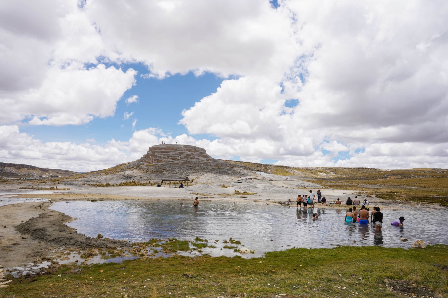 El trayecto hacia Pachapupum ofrece una experiencia adicional, ya que el viajero puede apreciar cataratas, cañones y mesetas floridas, además de fauna como cóndores, vizcachas y auquénidos. Foto: ANDINA/Genry Bautist