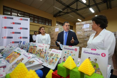 Minedu entrega cerca de 70 % de materiales educativos destinados a colegios del Callao