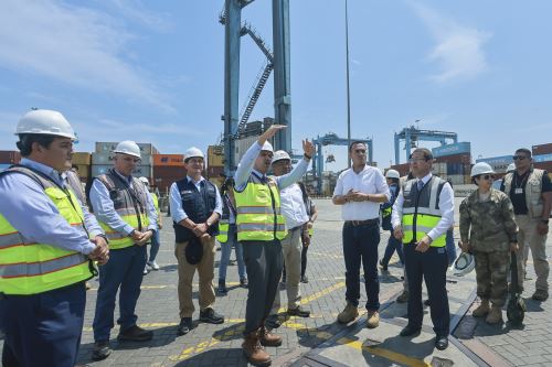 Presidente José Jerí, supervisa el operador del Terminal Norte Multiproposito del Puerto del Callao