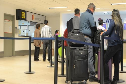 Si el pasaje fue adquirido a una agencia de viajes, se recomienda contactar directamente con dicho proveedor para conocer las alternativas disponibles.