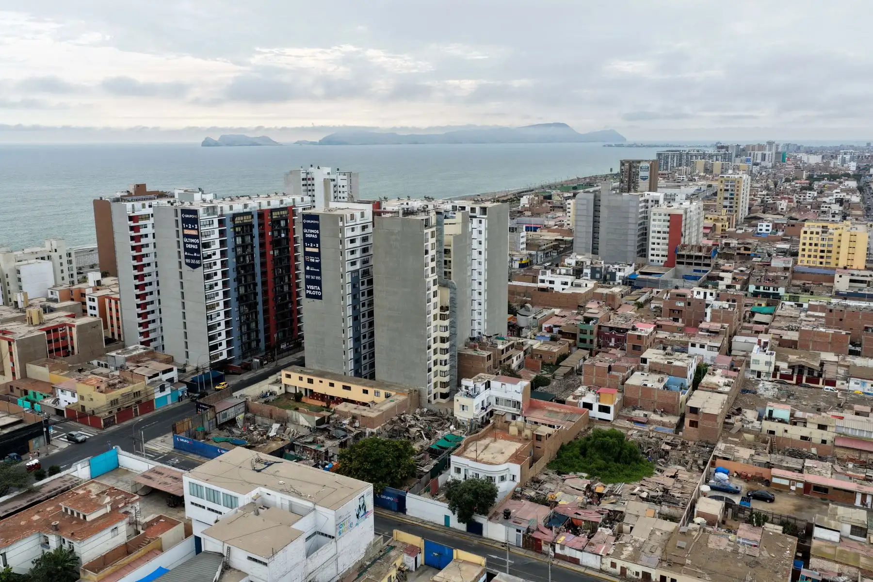 Lima tiene gran potencial para su crecimiento vertical, pero tiene que ser con una  planificación adecuada que garantice accesibilidad, espacios públicos y áreas verdes pensada para todos.
Foto: ANDINA/Daniel Bracamonte