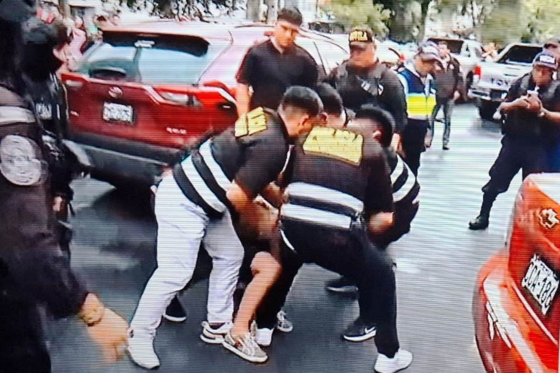 San Juan de Lurigancho: intervienen a más de 30 personas en fiesta clandestina. Foto: Captura TV