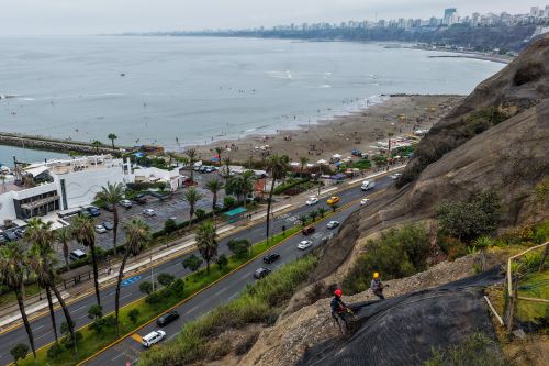 Municipalidad de Lima presenta los trabajos de instalación y mantenimiento de geomallas en los acantilados de la Costa Verde