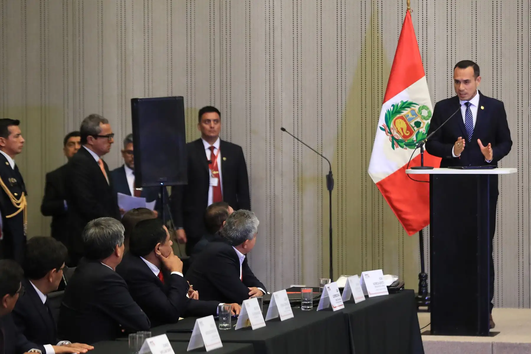 El presidente de la república, José Jerí, participa en la juramentación del nuevo consejo directivo de la Asamblea Nacional de Gobiernos Regionales (ANGR). Foto: ANDINA/Ricardo Cuba