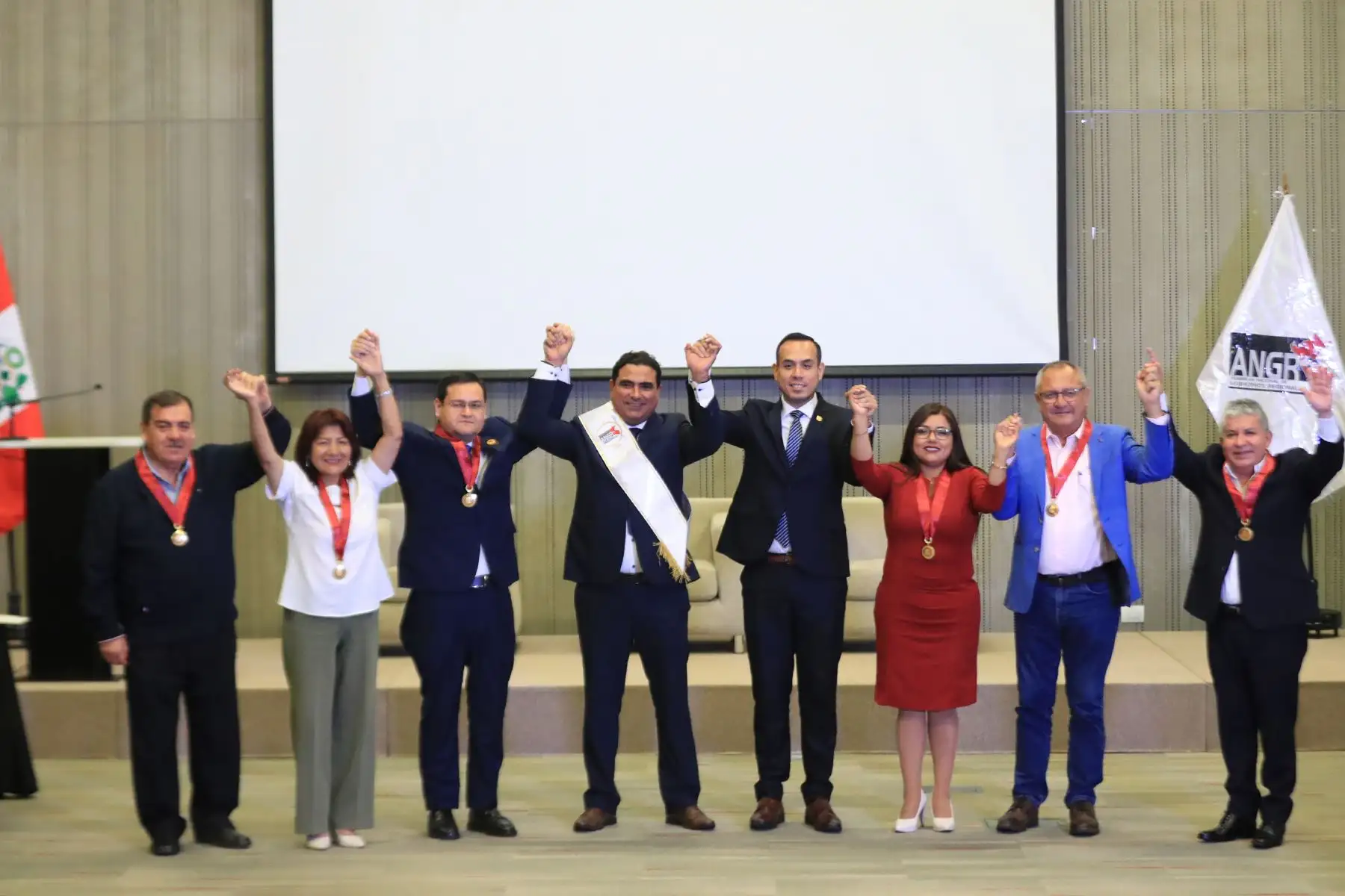 El presidente de la república, José Jerí, participa en la juramentación del nuevo consejo directivo de la Asamblea Nacional de Gobiernos Regionales (ANGR). Foto: ANDINA/Ricardo Cuba