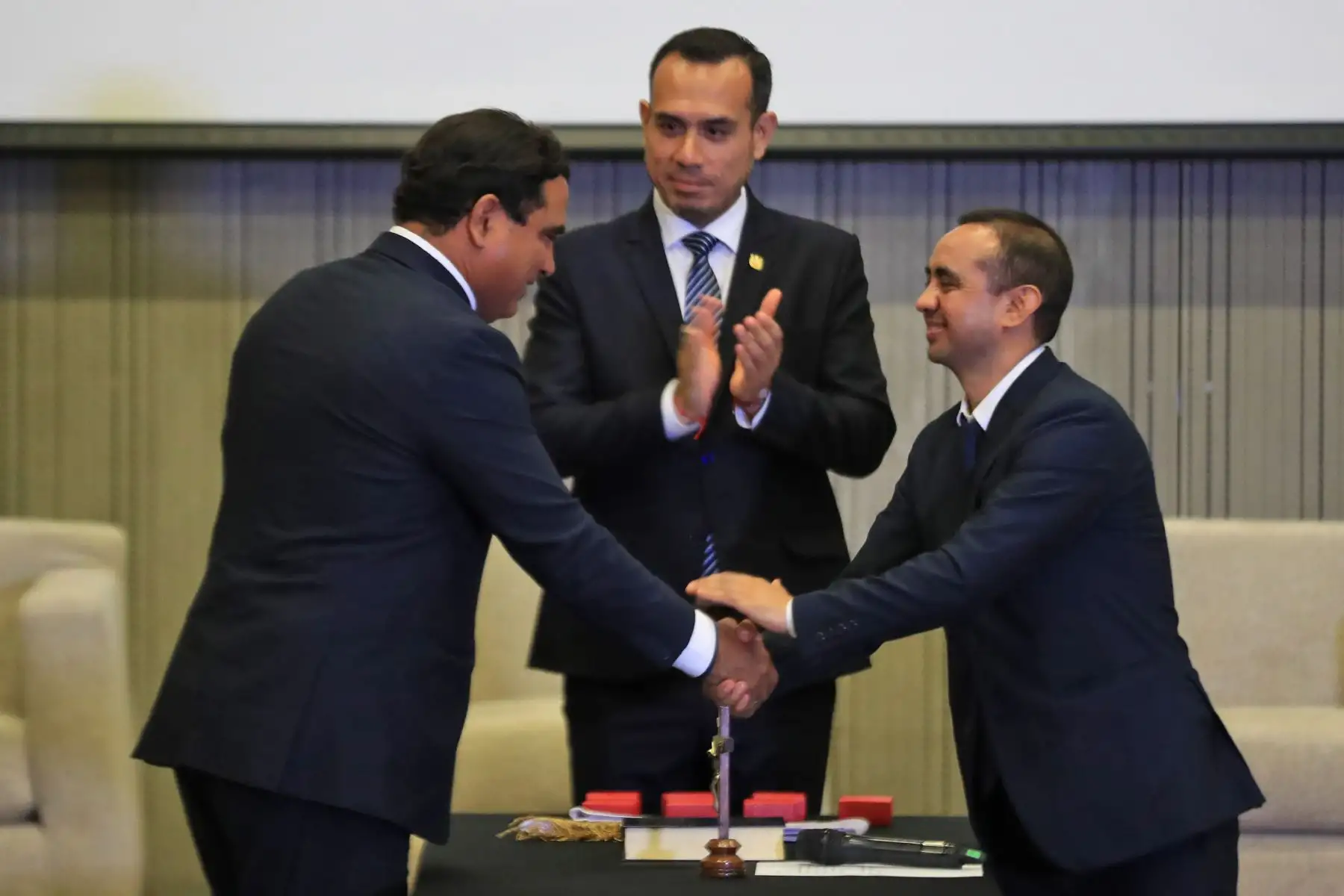 El presidente de la república, José Jerí, participa en la juramentación del nuevo consejo directivo de la Asamblea Nacional de Gobiernos Regionales (ANGR). Foto: ANDINA/Ricardo Cuba