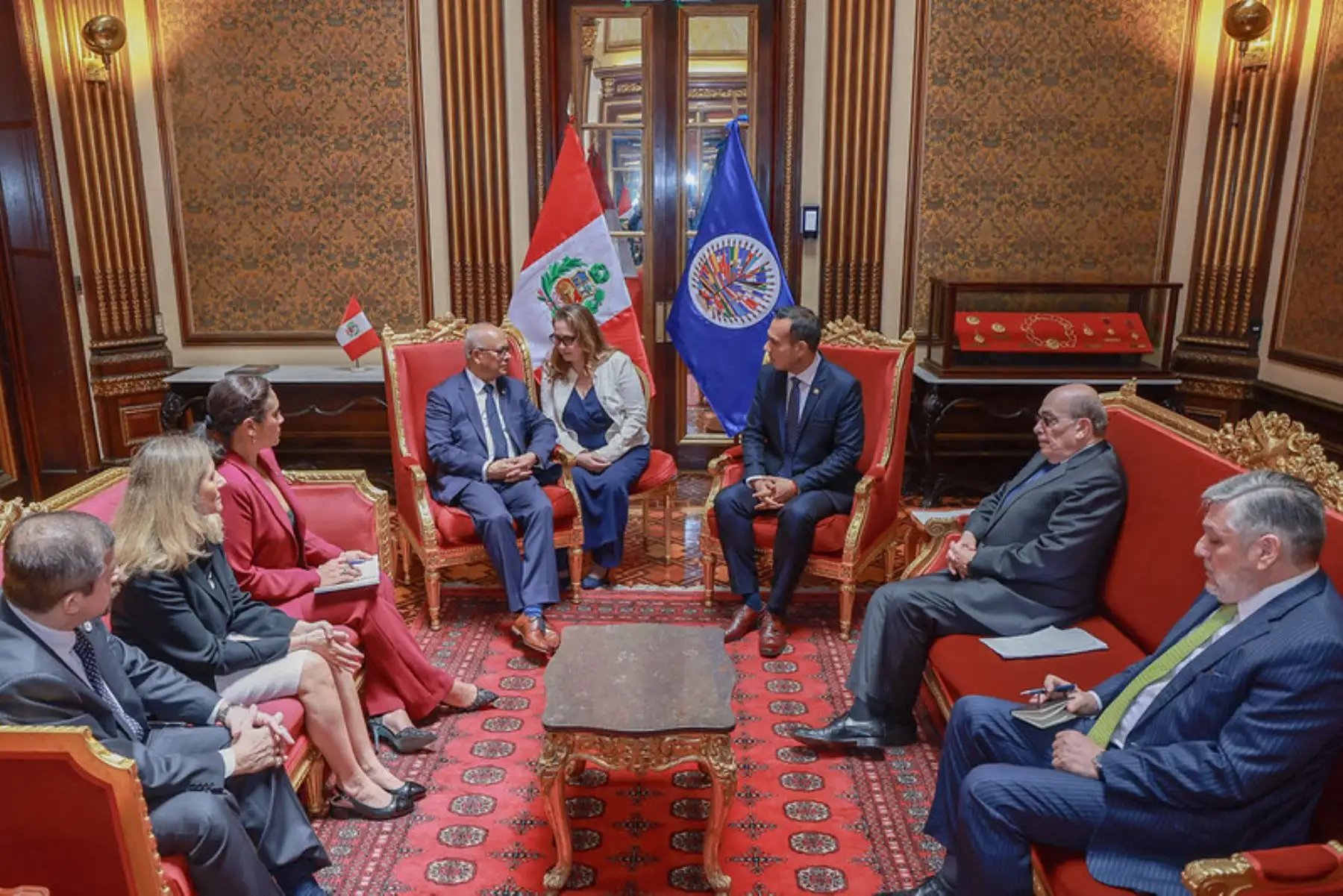 El presidente de la república, José Jerí, recibe en Palacio de Gobierno al secretario general de la Organización de los Estados Americanos (OEA), Albert R. Ramdin. Foto: ANDINA/Prensa Presidencia
