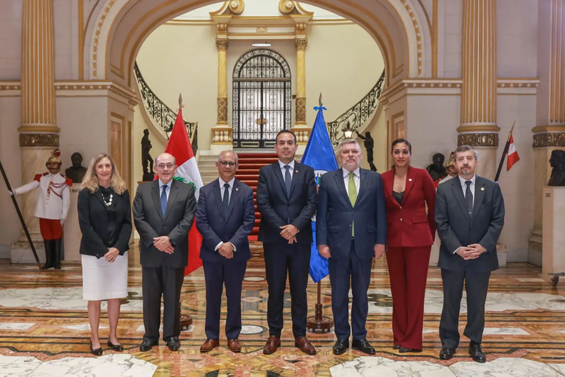 El presidente de la república, José Jerí, recibe en Palacio de Gobierno al secretario general de la Organización de los Estados Americanos (OEA), Albert R. Ramdin. Foto: ANDINA/Prensa Presidencia