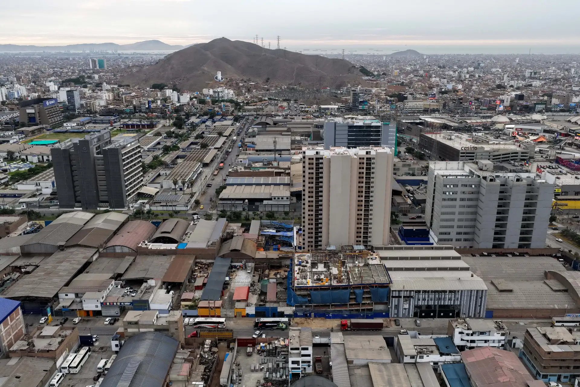 Lima tiene gran potencial para su crecimiento vertical, pero tiene que ser con una  planificación adecuada que garantice accesibilidad, espacios públicos y áreas verdes pensada para todos.
Foto: ANDINA/Daniel Bracamonte
