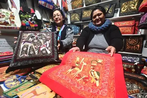 La artesanía peruana es variada y colorida con gran demanda por los peruanos y turistas extranjeros. ANDINA/Difusión