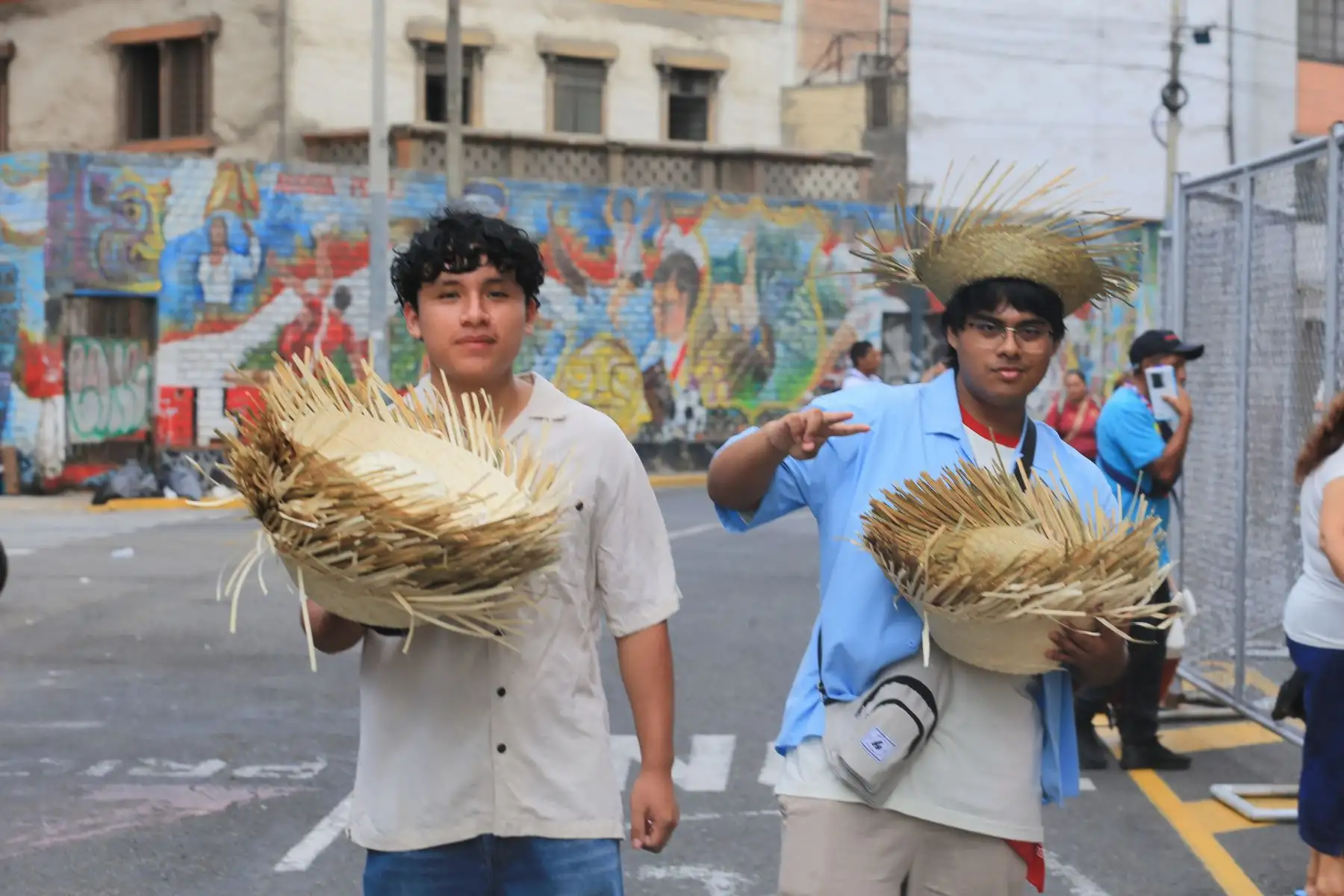 El ambiente previo al concierto se viraliza en redes, donde los fans comparten fotos y videos desde el Estadio Nacional. Foto: ANDINA/ Héctor Vinces