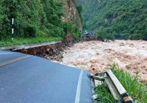 Colapso de carretera Interoceánica en el sector de Pedro Ruiz, en Amazonas, bloquea el tránsito de vehículos de la ciudad de Chiclayo al oriente peruano.