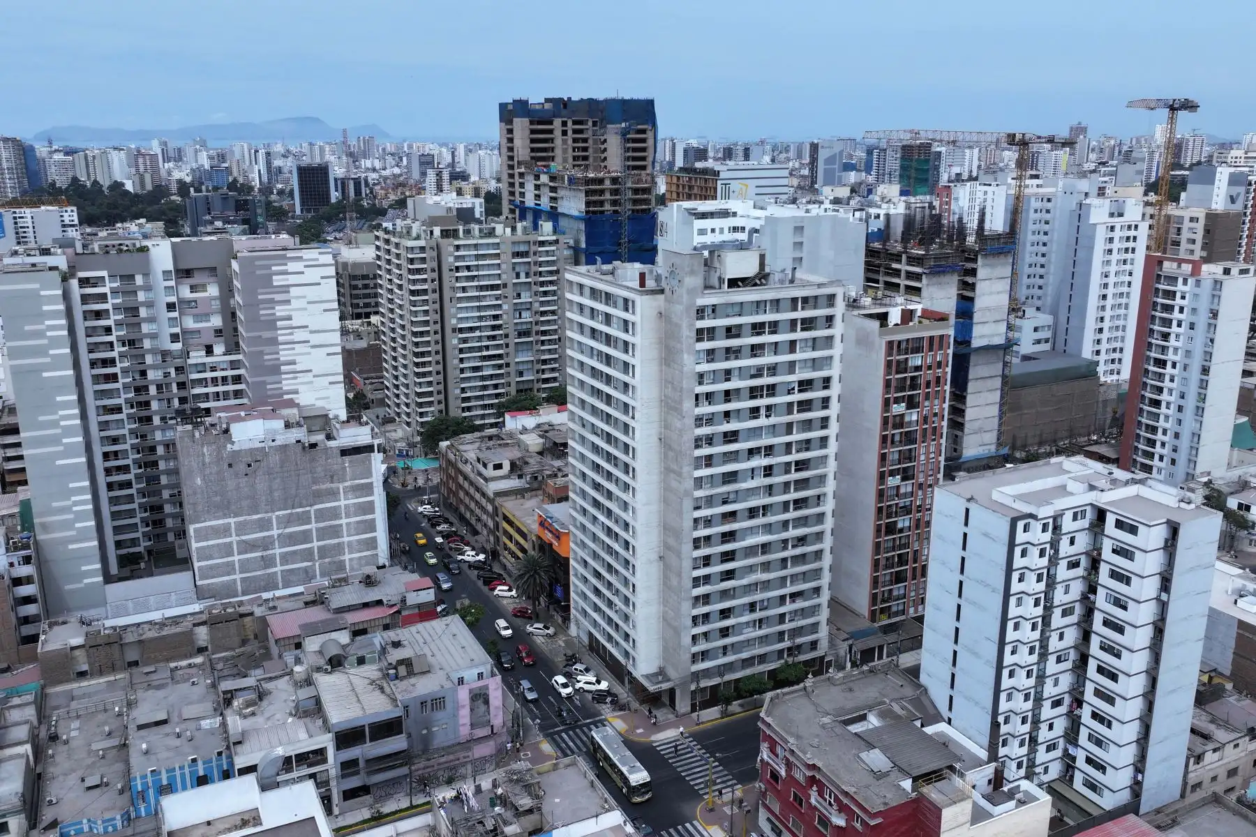 Tomas aéreas del los distritos de Lince. Lima crece en forma vertical: los edificios habitacionales, su comercio y oficinas surgen en Lima dándole una nueva imagen. Foto: ANDINA/Lenin Lobatón