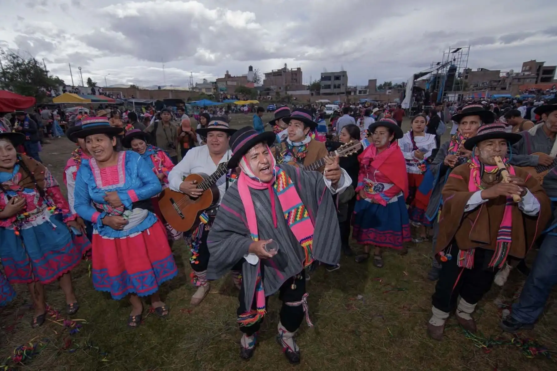 El Qapaq Pukllay Mama 2026 destaca por su carácter simbólico y ritual, en el que se rinde homenaje a la Pachamama mediante cantos, comparsas y coloridas vestimentas propias de los pueblos andinos. Foto: ANDINA/Difusión
