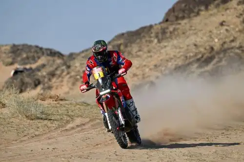 El piloto estadounidense Ricky Brabec, con la Honda CRF 450, compite en la segunda etapa de la 48ª edición del Rally Dakar. Foto: AFP