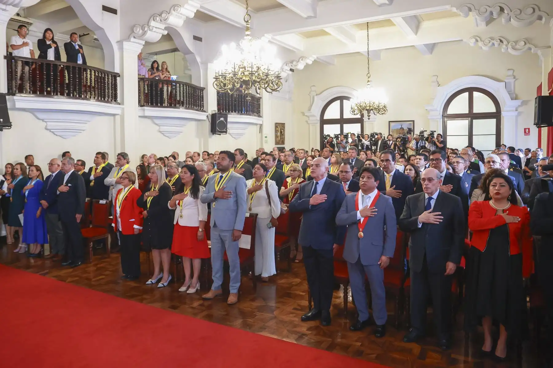 El presidente de la República asistió a la sesión solemne por el 491.º aniversario de la fundación de la ciudad de Lima, en la que se destacó la historia, diversidad y desarrollo de la capital. La ceremonia, realizada en el Centro Histórico, reunió a autoridades, representantes de la sociedad civil y vecinos, quienes resaltaron los logros y desafíos de la ciudad a lo largo de casi cinco siglos de vida republicana. Foto: ANDINA/Prensa Presidencia