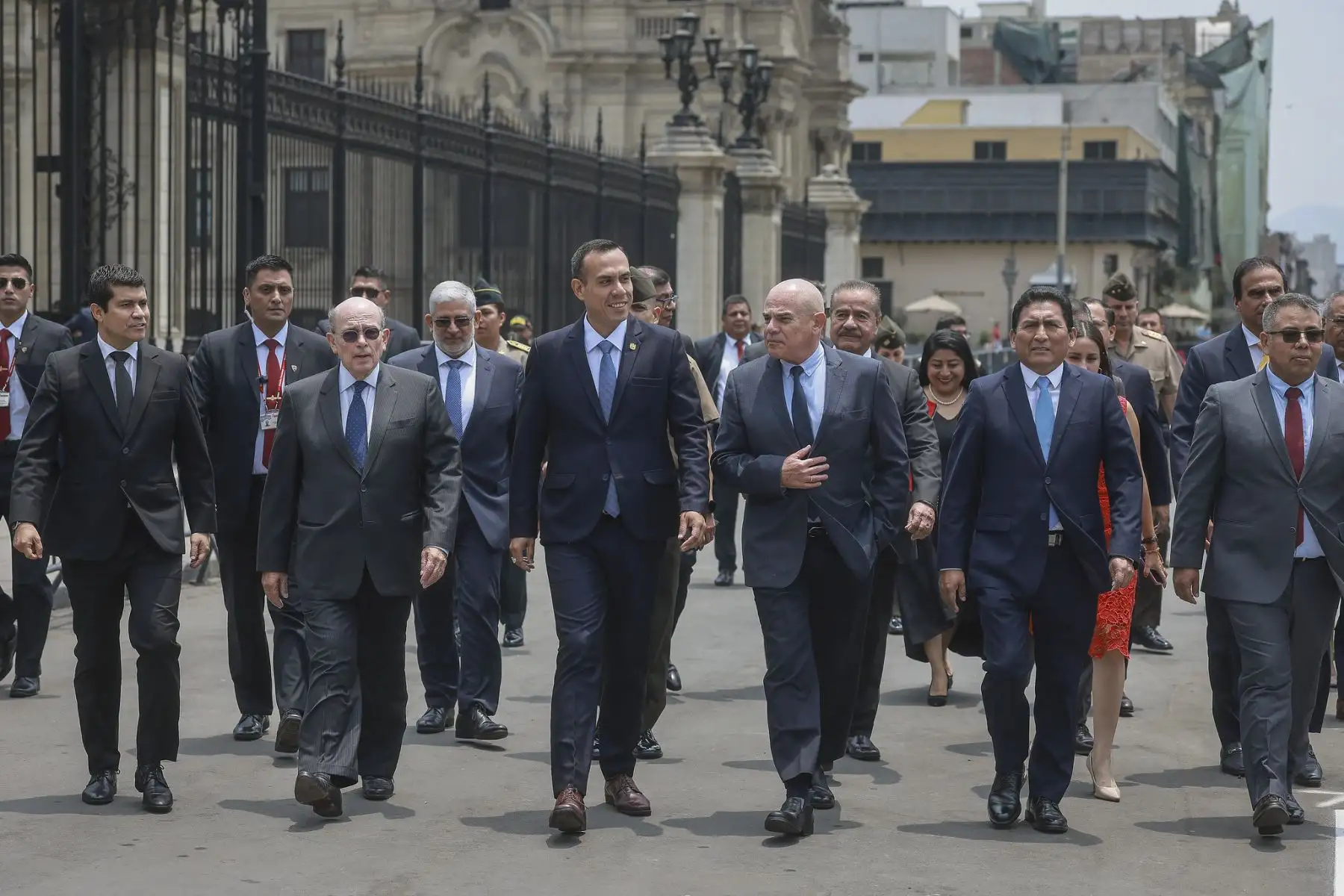 El presidente de la República asistió a la sesión solemne por el 491.º aniversario de la fundación de la ciudad de Lima, en la que se destacó la historia, diversidad y desarrollo de la capital. La ceremonia, realizada en el Centro Histórico, reunió a autoridades, representantes de la sociedad civil y vecinos, quienes resaltaron los logros y desafíos de la ciudad a lo largo de casi cinco siglos de vida republicana. Foto: ANDINA/Prensa Presidencia