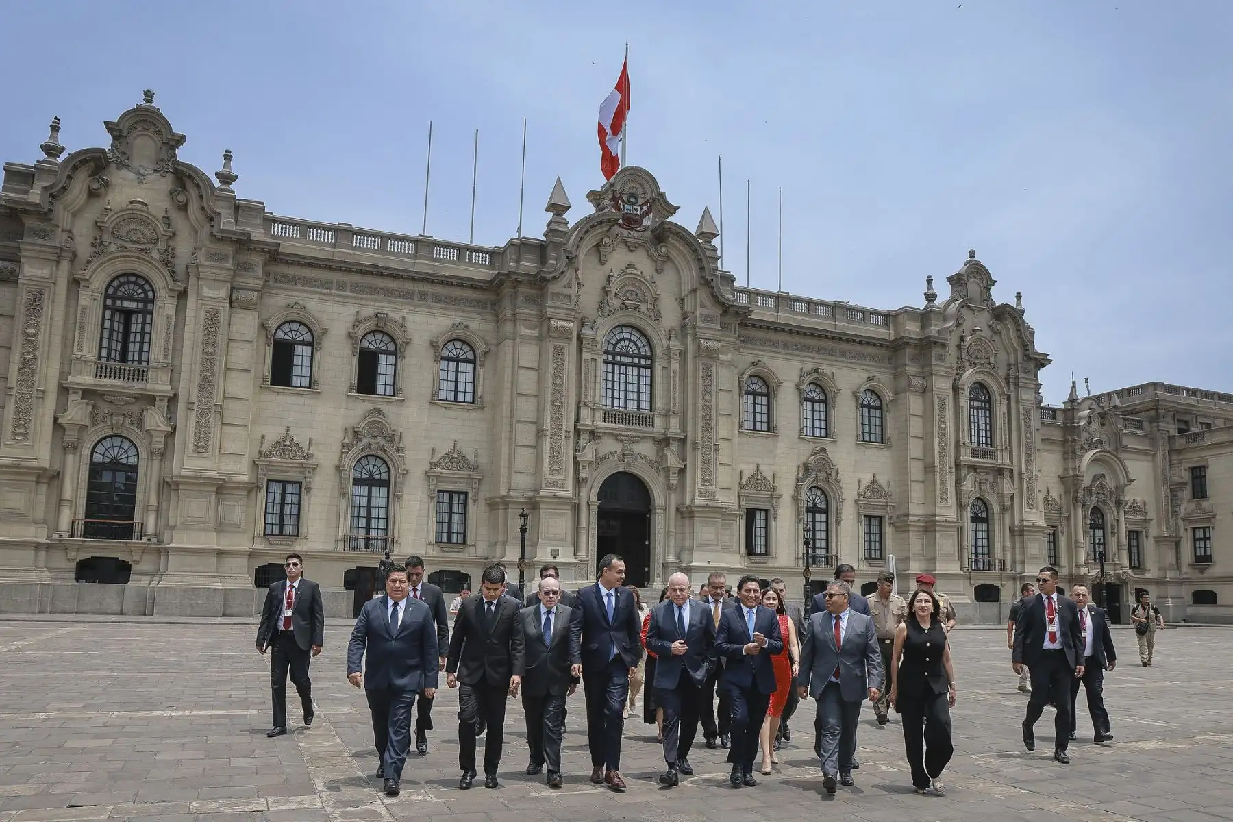 El presidente de la República asistió a la sesión solemne por el 491.º aniversario de la fundación de la ciudad de Lima, en la que se destacó la historia, diversidad y desarrollo de la capital. La ceremonia, realizada en el Centro Histórico, reunió a autoridades, representantes de la sociedad civil y vecinos, quienes resaltaron los logros y desafíos de la ciudad a lo largo de casi cinco siglos de vida republicana. Foto: ANDINA/Prensa Presidencia