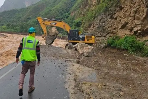 Eel derrumbe registrado en el kilómetro 286 de la vía nacional, ocasionó el colapso total de la plataforma vial.