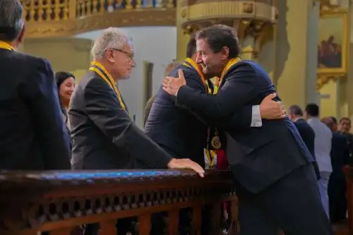 La Sesión Solemne por el aniversario de la ciudad, encabezada por el alcalde de Lima, contó con la presencia del presidente de la República, ministros, autoridades de los tres poderes del Estado, alcaldes y otras instituciones