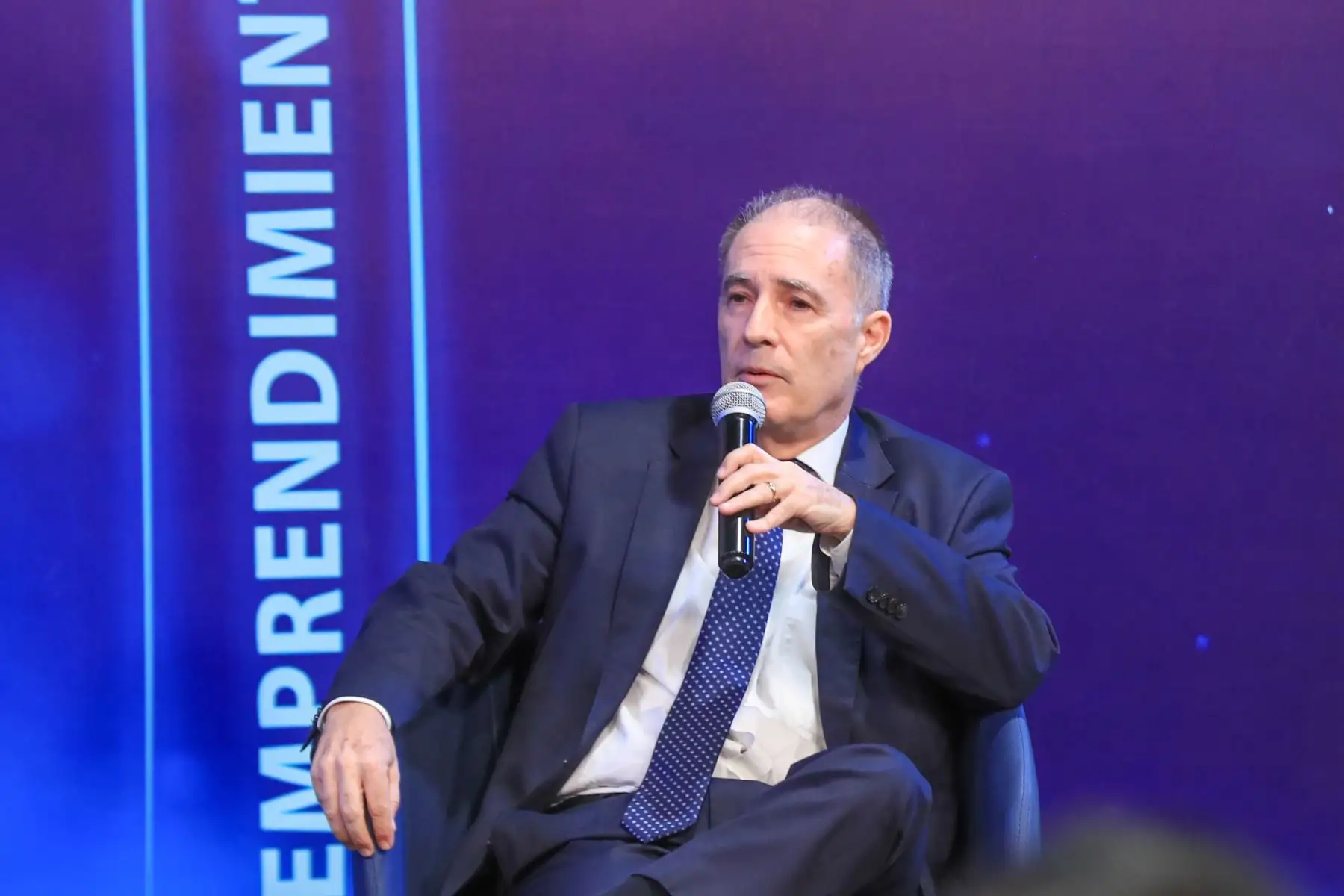 El excanciller Óscar Maúrtua presentó el libro Latinoamérica y el Asia-Pacífico en el siglo XXI, obra que analiza la reconfiguración del escenario internacional y los retos geopolíticos actuales. Durante el lanzamiento se abordaron las tensiones entre ambas regiones, los desafíos de la política exterior peruana y las oportunidades estratégicas del país. Foto: ANDINA/Ricardo Cuba