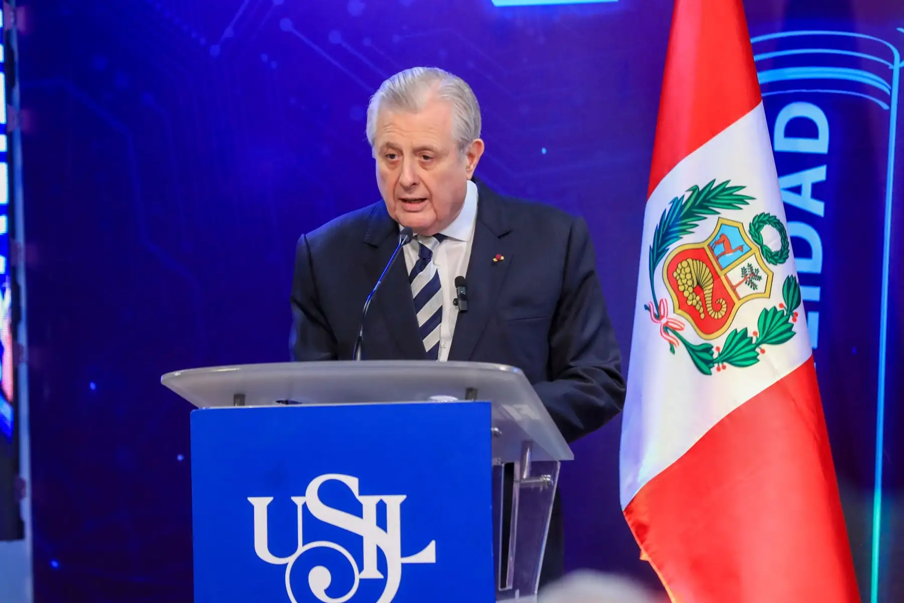 El excanciller Óscar Maúrtua presentó el libro Latinoamérica y el Asia-Pacífico en el siglo XXI, obra que analiza la reconfiguración del escenario internacional y los retos geopolíticos actuales. Durante el lanzamiento se abordaron las tensiones entre ambas regiones, los desafíos de la política exterior peruana y las oportunidades estratégicas del país. Foto: ANDINA/Ricardo Cuba