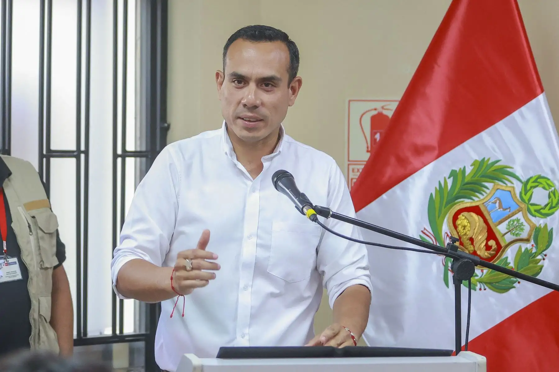 El presidente José Jerí participó en el impulso del Programa de Voluntariado Juvenil 2026 de la Secretaría Nacional de la Juventud (Senaju), iniciativa que ya convoca a más de 14 mil jóvenes comprometidos con el desarrollo del país. El programa promueve el liderazgo y la participación ciudadana de peruanos entre 15 y 29 años, y articula oportunidades a través de herramientas como la plataforma ApliJoven, que conecta a la juventud con más de 160 servicios a nivel nacional. Foto: ANDINA/Prensa Presidencia