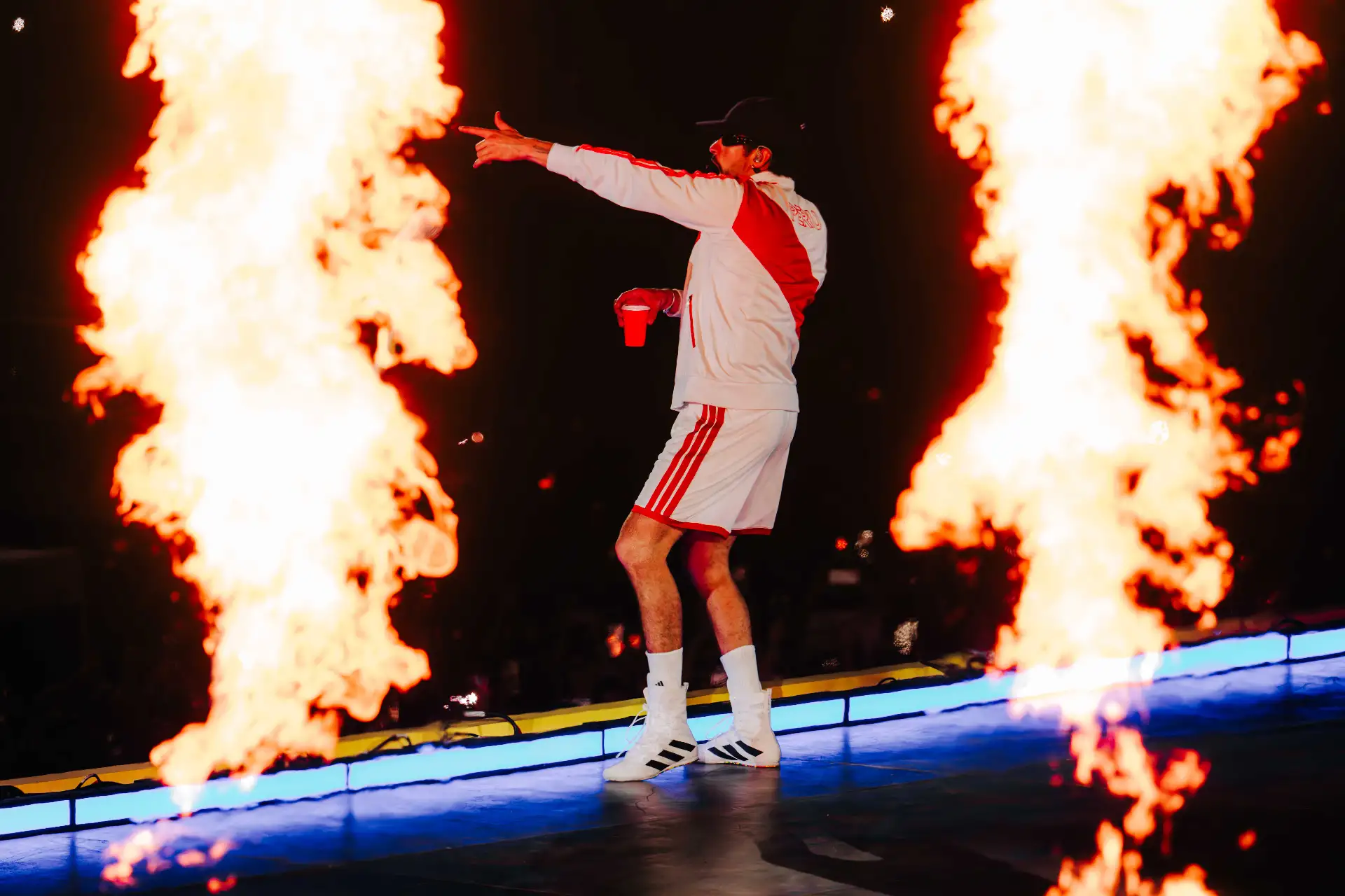 Bad Bunny ofreció la noche del viernes un show que tardará tiempo olvidar ya que fue el primer concierto de lo que es su arribo como parte de su gira ‘Debí Tirar Más Fotos World Tour’.
Foto: cortesía Raúl Umeres