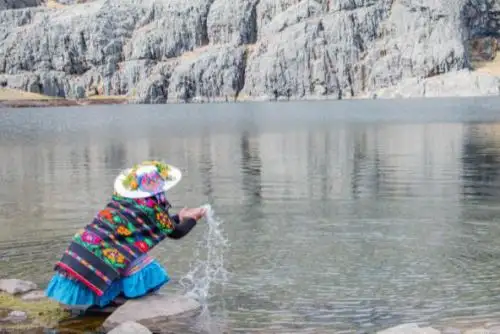 Más agua para las comunidades de 14 regioens del país se logró almacenar en el 2025 con inversión en mejoramiento de reservorios y qochas.Captura TV