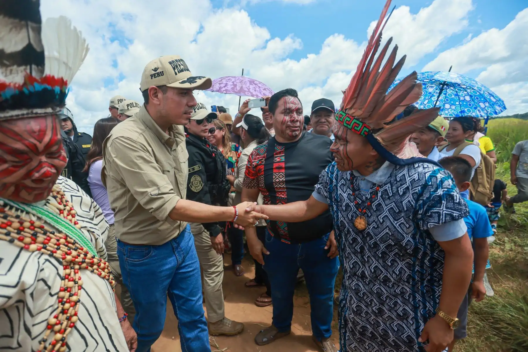 El presidente llegó a Purús, en la región Ucayali, para coordinar acciones inmediatas frente a la emergencia provocada por las intensas lluvias, reafirmando el compromiso del Ejecutivo con la atención oportuna de las comunidades afectadas. 
Foto: ANDINA/ Prensa Presidencia