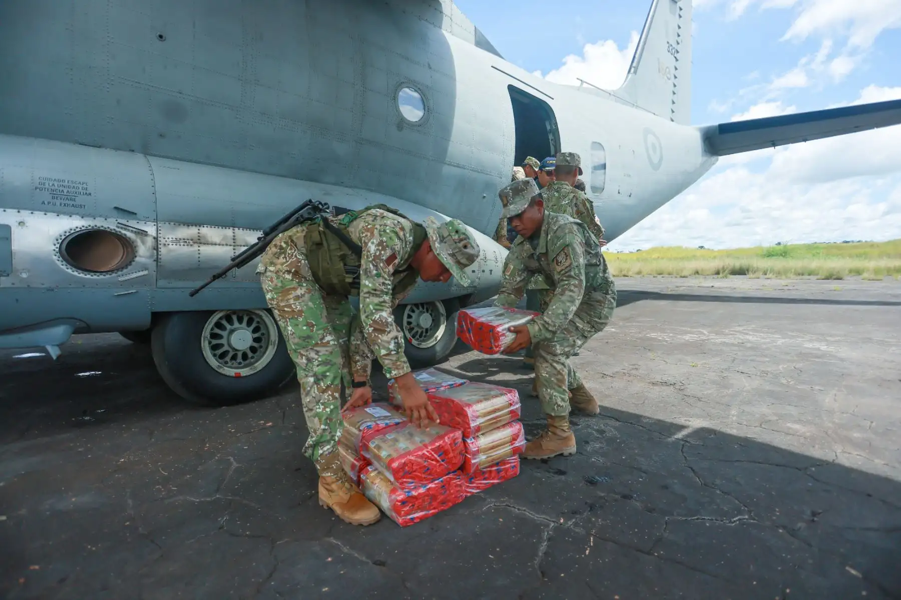 El presidente llegó a Purús, en la región Ucayali, para coordinar acciones inmediatas frente a la emergencia provocada por las intensas lluvias, reafirmando el compromiso del Ejecutivo con la atención oportuna de las comunidades afectadas. 
Foto: ANDINA/ Prensa Presidencia