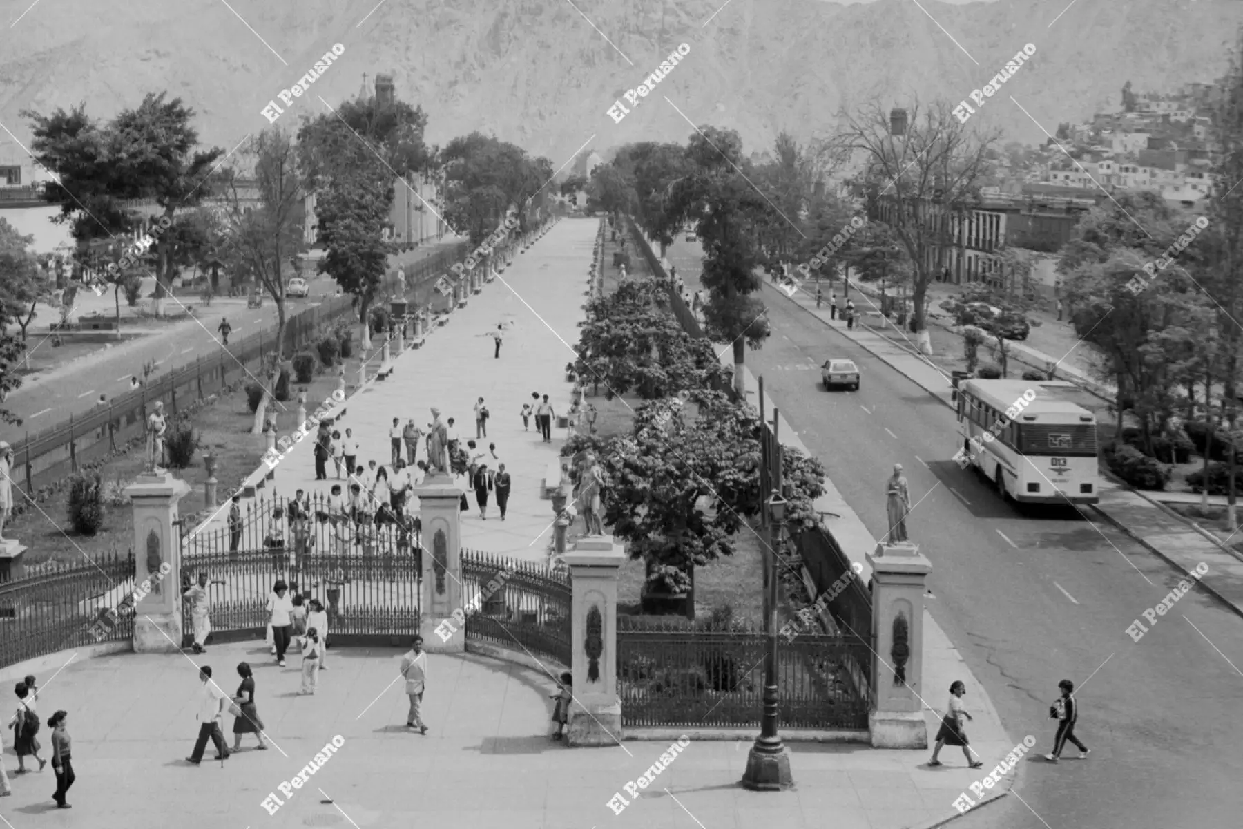 Aquí se encuentran estructuras de arquitectura monumental española, razón por la que esta parte de la capital fue declarada en 1991, Patrimonio Cultural de la Humanidad por la UNESCO.Alameda de los descalzos Lima antigua. Foto: ANDINA/ Archivo