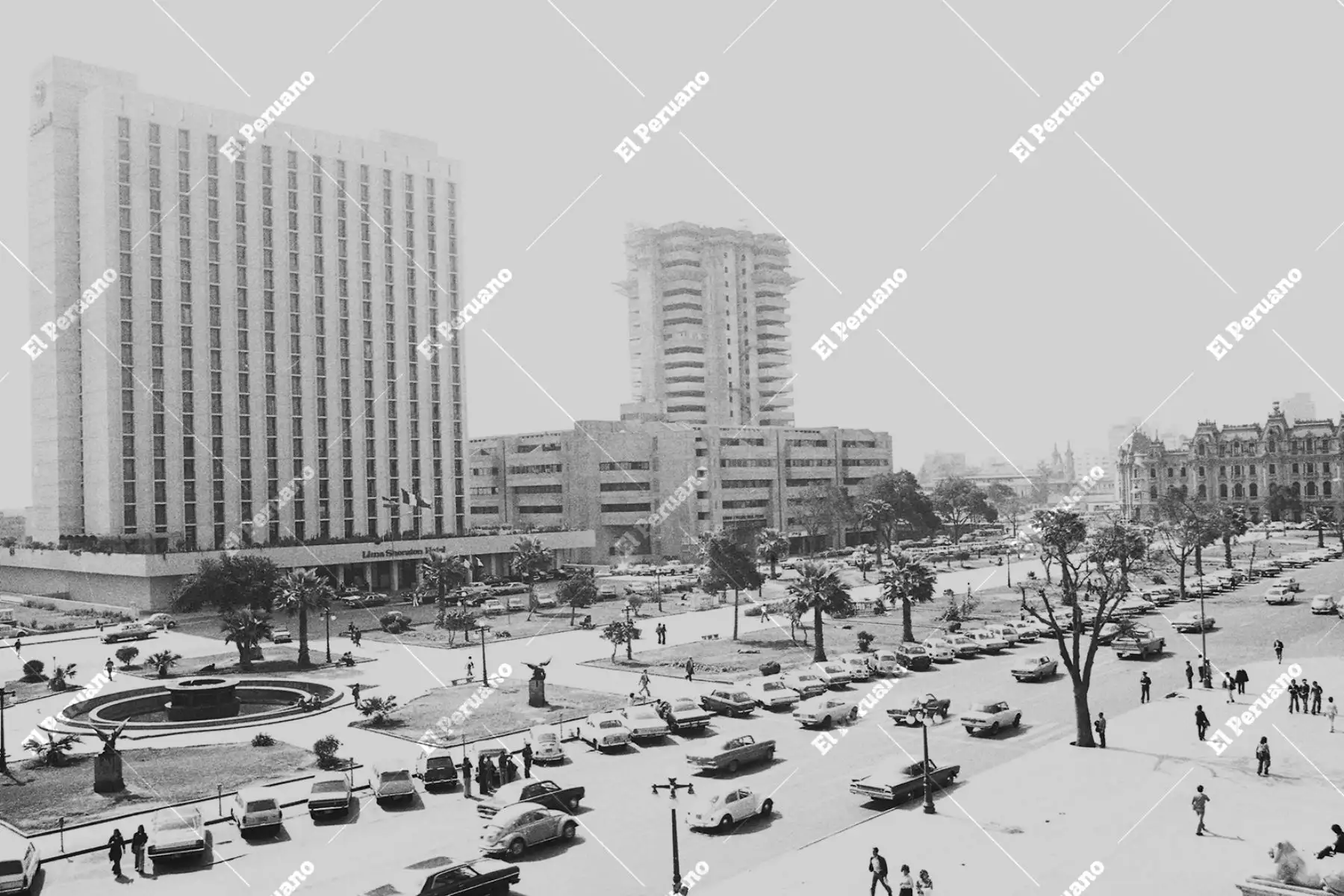 La ciudad de Lima se fundó el 18 de enero 1535 con el nombre de "Ciudad de los Reyes", siendo entonces capital del Virreinato del Perú. Lima antiguo puente del río Rímac. 
Lima antigua de los años 1970. 
Foto: ANDINA/ Archivo