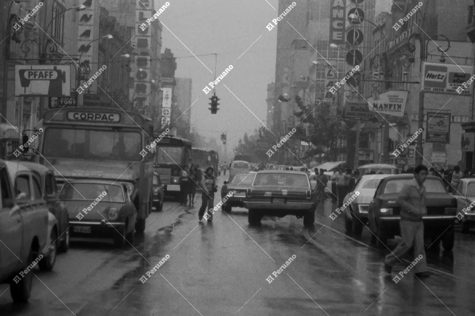 La ciudad de Lima se fundó el 18 de enero 1535 con el nombre de "Ciudad de los Reyes", siendo entonces capital del Virreinato del Perú. Lima antiguo puente del río Rímac.
Lima antigua de los años 1970. Foto: ANDINA/ Archivo