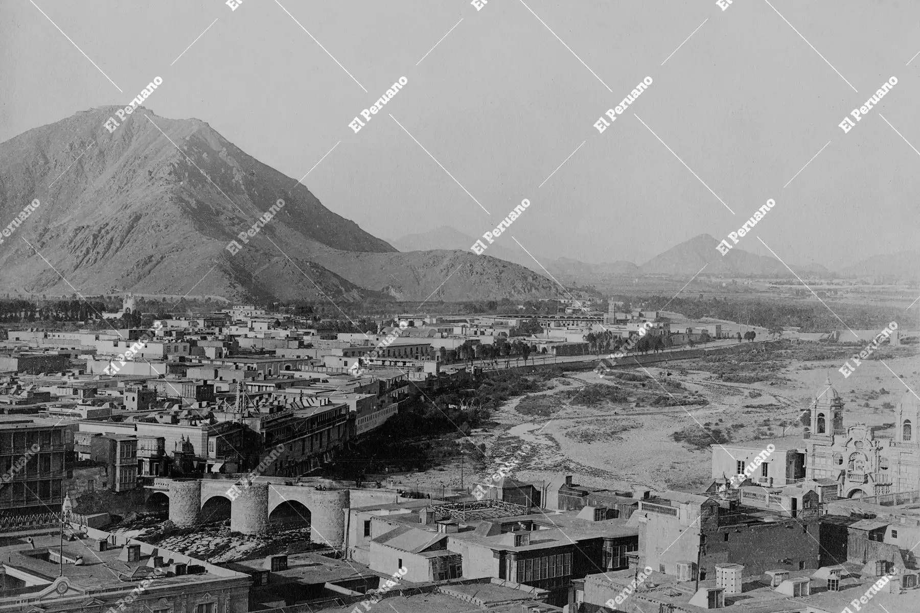 La ciudad de Lima se fundó el 18 de enero 1535 con el nombre de "Ciudad de los Reyes", siendo entonces capital del Virreinato del Perú. Lima antiguo puente del río Rímac. 
Foto: ANDINA/ Archivo