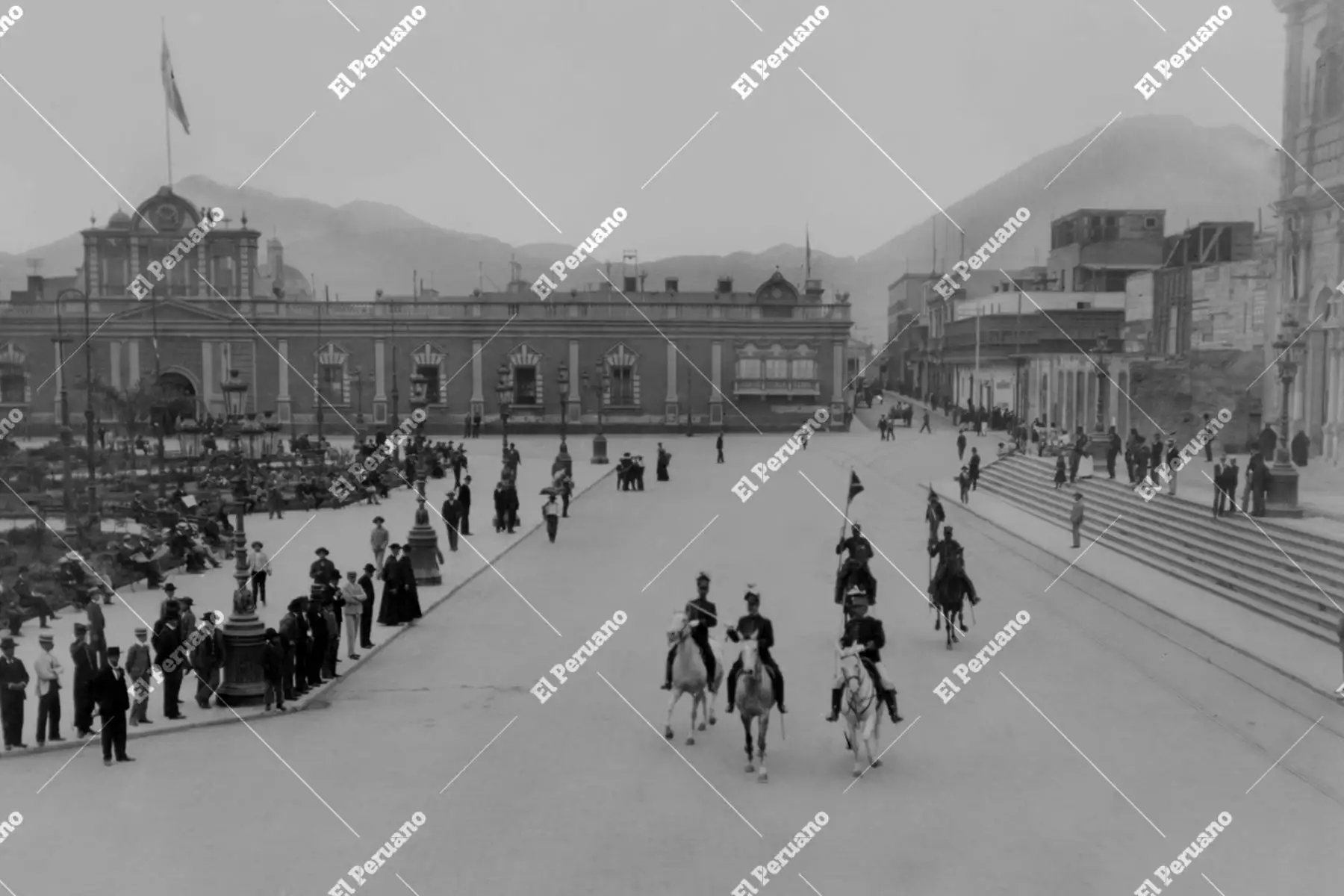 La ciudad de Lima fue fundada en 1535 y, desde entonces, fue la capital del Virreinato del Perú, con el nombre de “Ciudad de los Reyes”, hasta 1821. Lima antigua. 
Lima antigua palacio de Gobierno. 
Foto: ANDINA/ Archivo