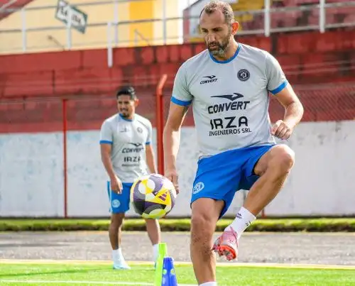 Hernán Barcos fue ovacionado en la presentación oficial del FC Cajamarca