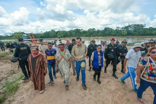Presidente José Jerí visita la comisaría, el centro de salud y el puerto de Purús, en Ucayali