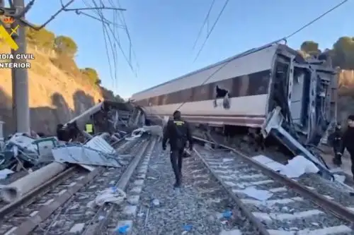 Al menos 39 muertos por la colisión de dos trenes en España