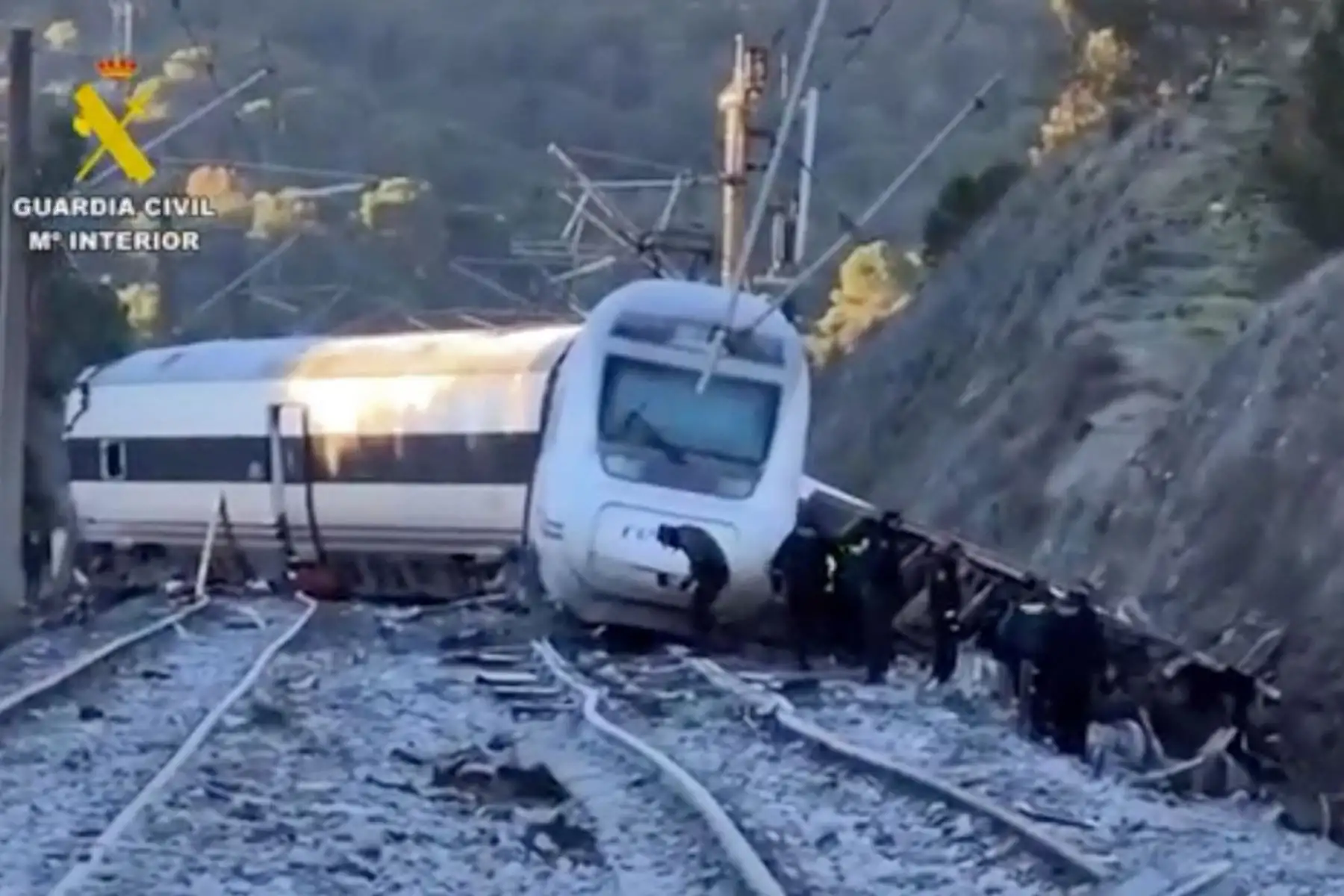 Al menos 39 personas murieron y más de 120 resultaron heridas en el accidente ferroviario más mortífero en España en más de una década. Foto: AFP