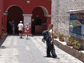 El Monasterio de Santa Catalina, un impresionante monumento de origen colonial, es uno de los atractivos turísticos más visitados en Arequipa por los turistas que arriban a la Ciudad Blanca. ANDINA/Difusión